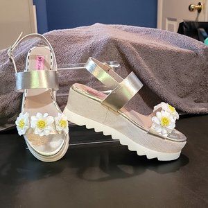 Betsey Johnson® Pipper 2.5" Platform Sandals in gold, Size 8- Macys Display Pair